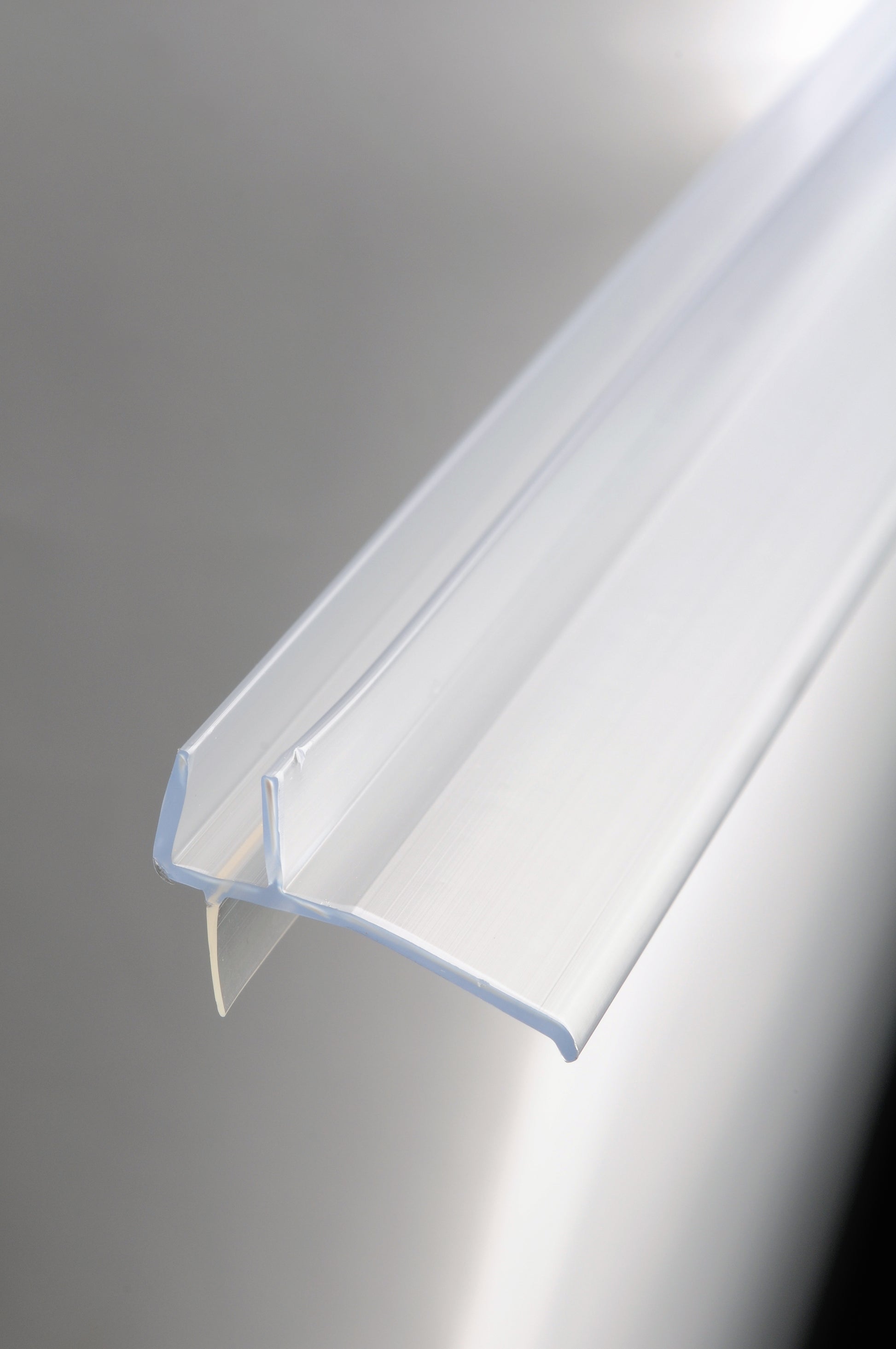 #1233 Wasserabweiser mit senkrechter Dichtlippe für 8mm Glas, 1 Meter